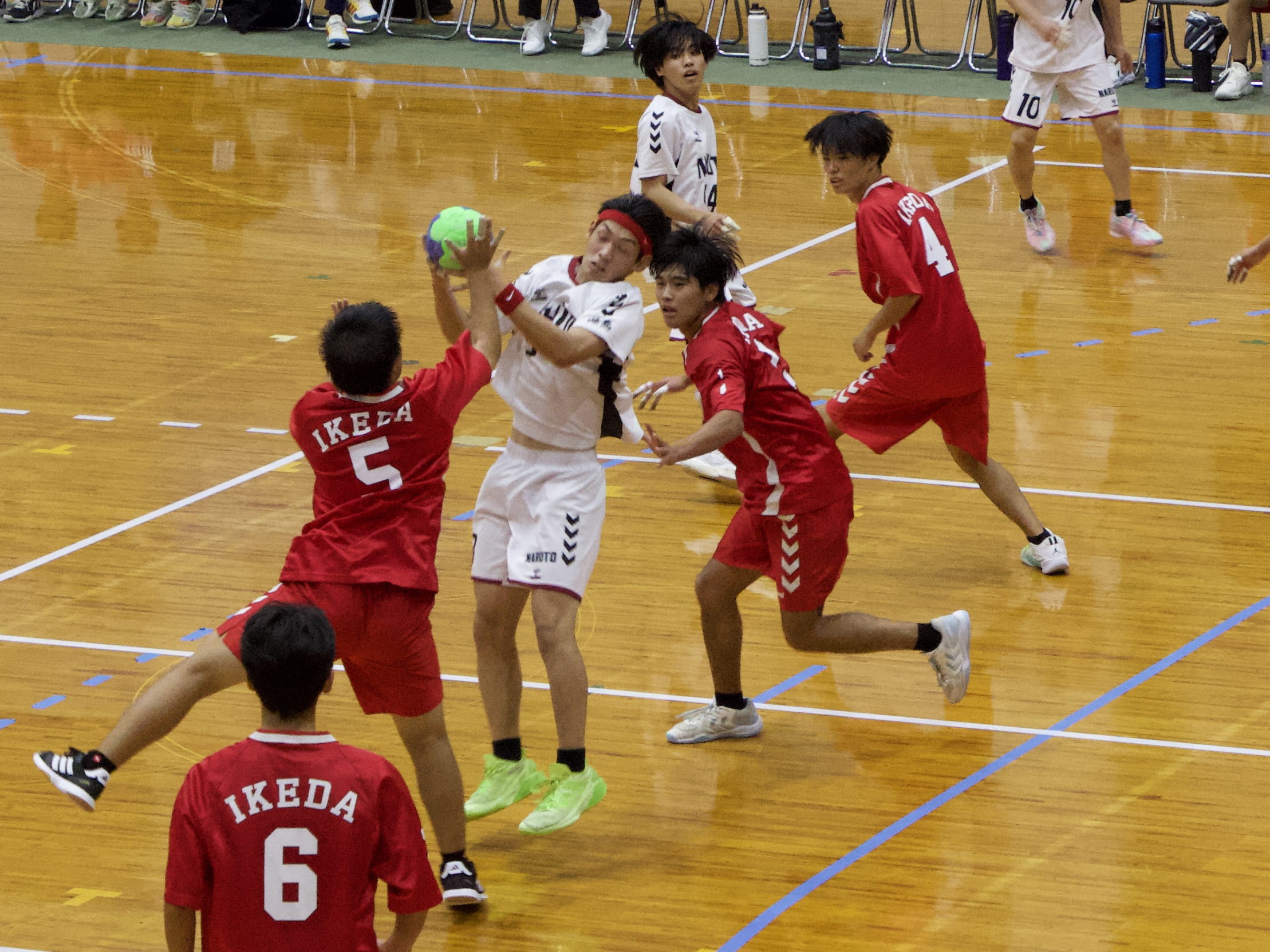 池田ゴール前での攻め合い