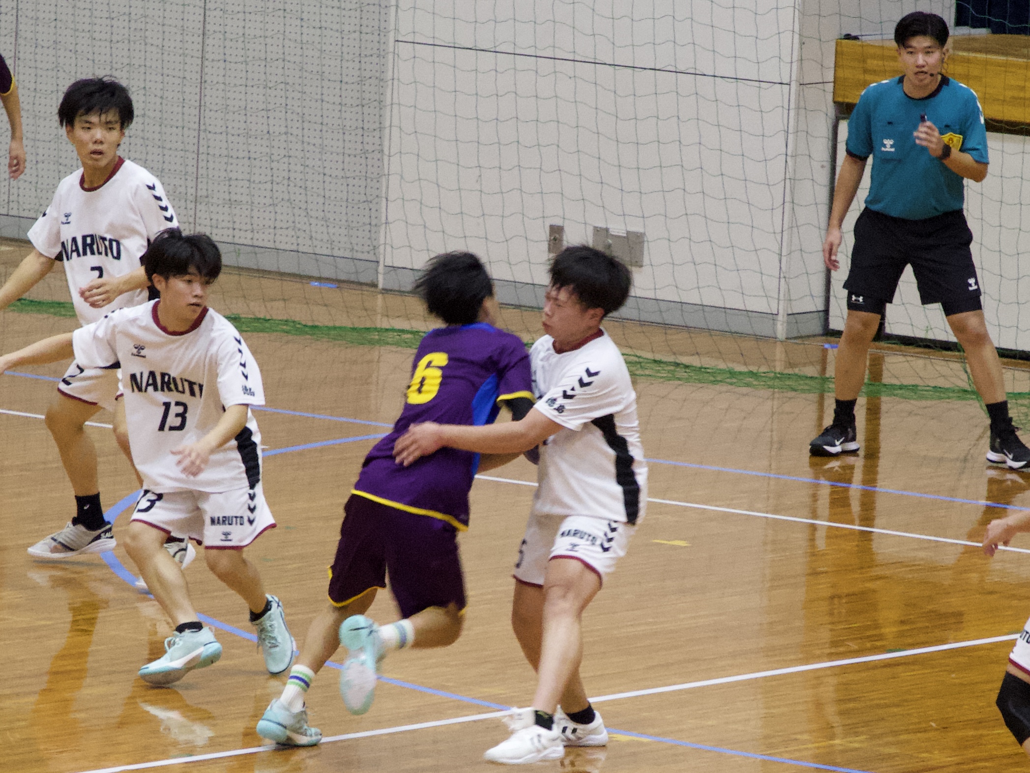 鳴門、ゴール前で懸命のディフェンス