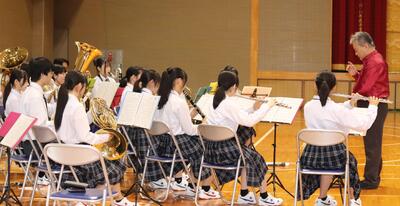 【吹奏楽部】板野支援学校との交流会で演奏しました1