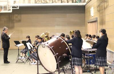 【吹奏楽部】入学式で演奏しました1