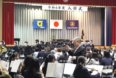 【吹奏楽部】入学式で演奏しました2