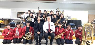 【吹奏楽部】作曲家・尾方先生が来校されました