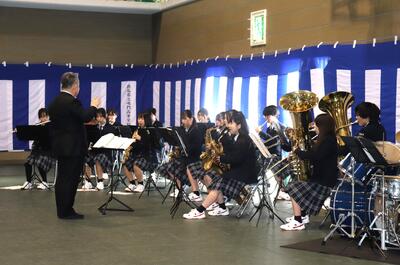 【吹奏楽部】卒業式で演奏しました1