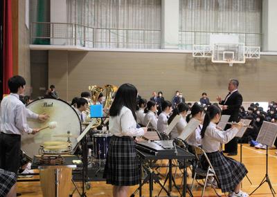 【吹奏楽部】歓迎セレモニーで演奏しました