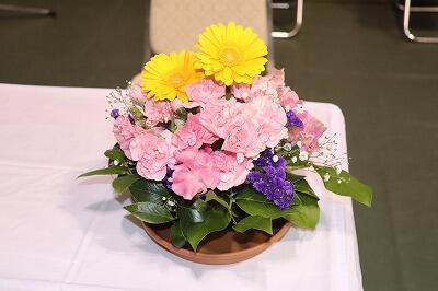 華道部　卒業式の装花を担当しました2