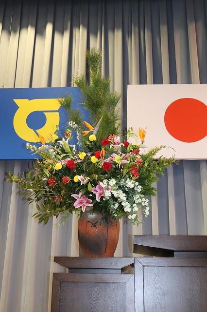 華道部　卒業式の装花を担当しました1