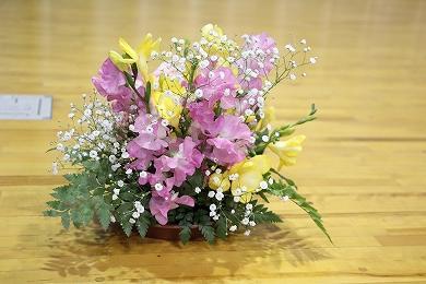 華道部　卒業式の装花を担当しました 2