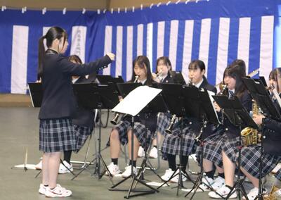 【吹奏楽部】卒業式で演奏しました